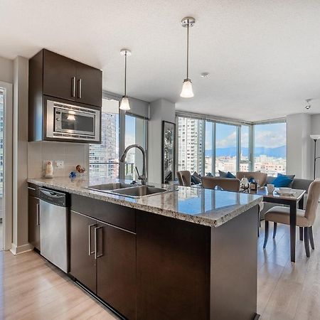 Stunning 2 Bedroom Condo With Downtown Views!!! バンクーバー エクステリア 写真