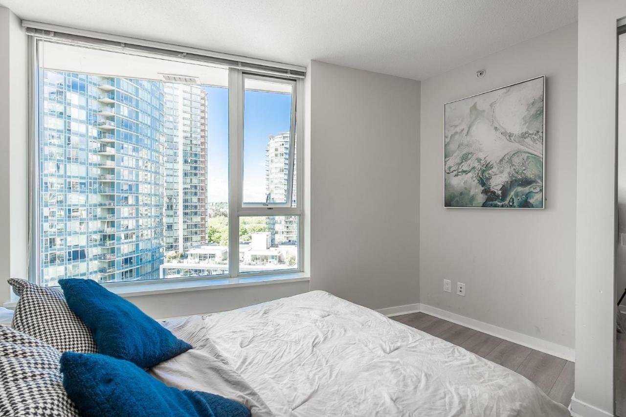 Stunning 2 Bedroom Condo With Downtown Views!!! バンクーバー エクステリア 写真