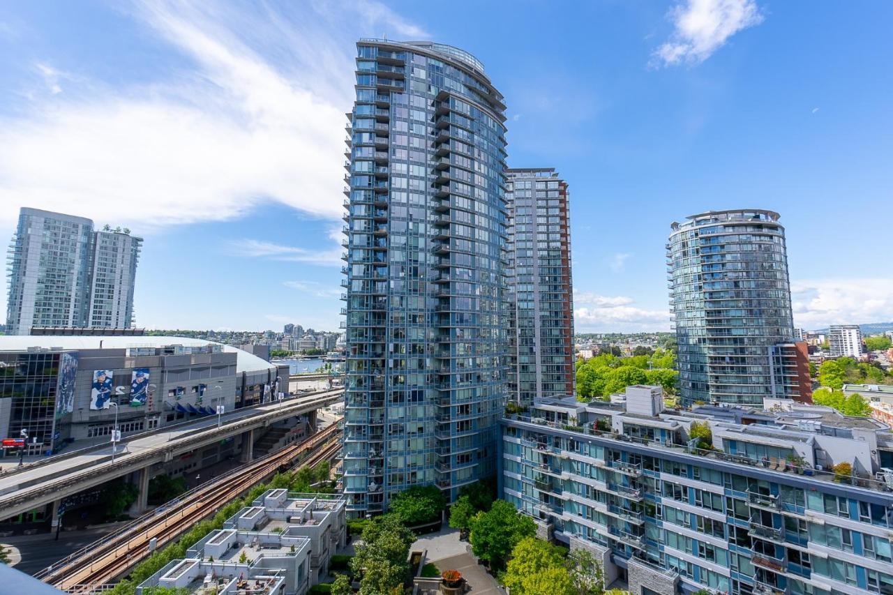 Stunning 2 Bedroom Condo With Downtown Views!!! バンクーバー エクステリア 写真