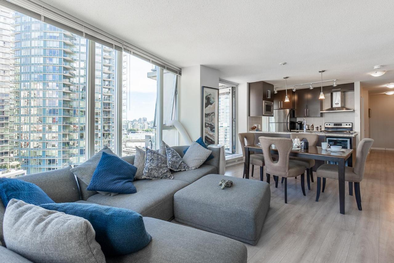 Stunning 2 Bedroom Condo With Downtown Views!!! バンクーバー エクステリア 写真