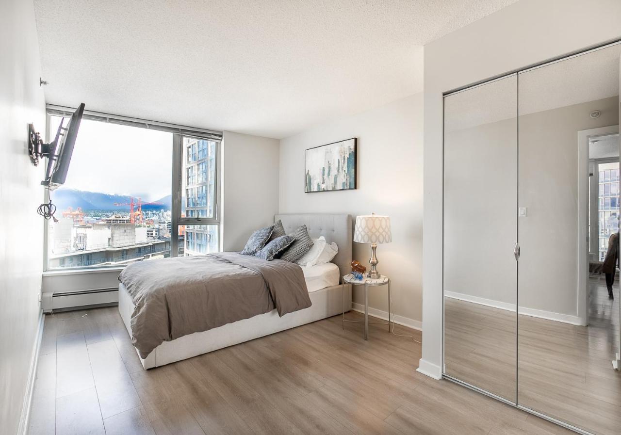 Stunning 2 Bedroom Condo With Downtown Views!!! バンクーバー エクステリア 写真