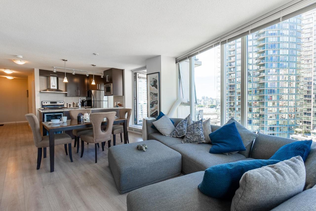 Stunning 2 Bedroom Condo With Downtown Views!!! バンクーバー エクステリア 写真